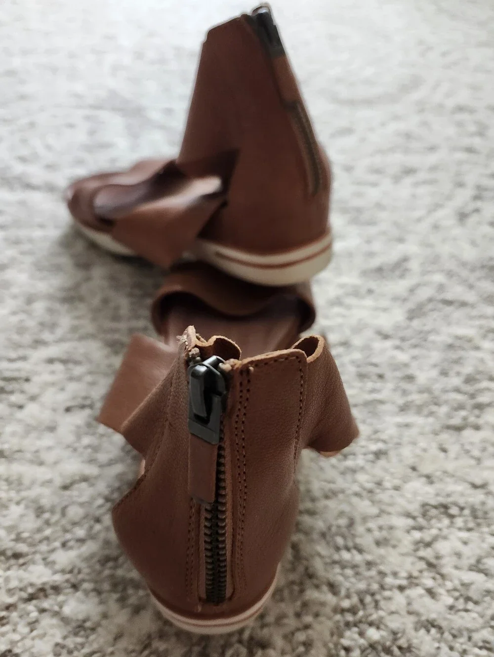 Eileen Fisher Women’s Brown Leather Crisscross Slide Sandals